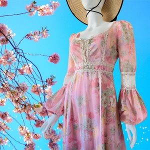 Sold Vintage 70’s Pink Calico Floral Gunne Sax Style Cottagecore Prairie Dress